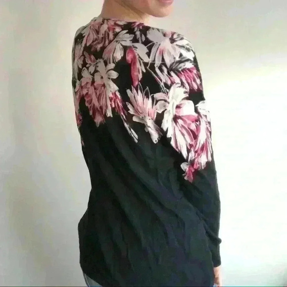 Vince Camuto Women’s Black  Pink Floral Long Sleeve Casual Work Sweater Small - Picture 4 of 5